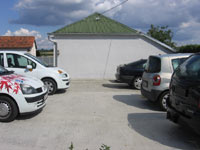 parking ispred servisa